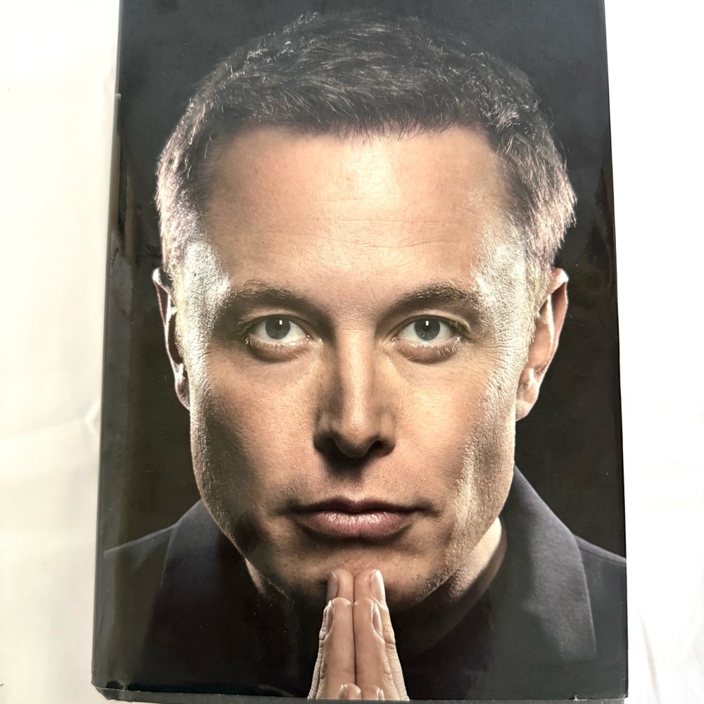 Elon Musk Book By Walter Isaacson Like New Hardcover